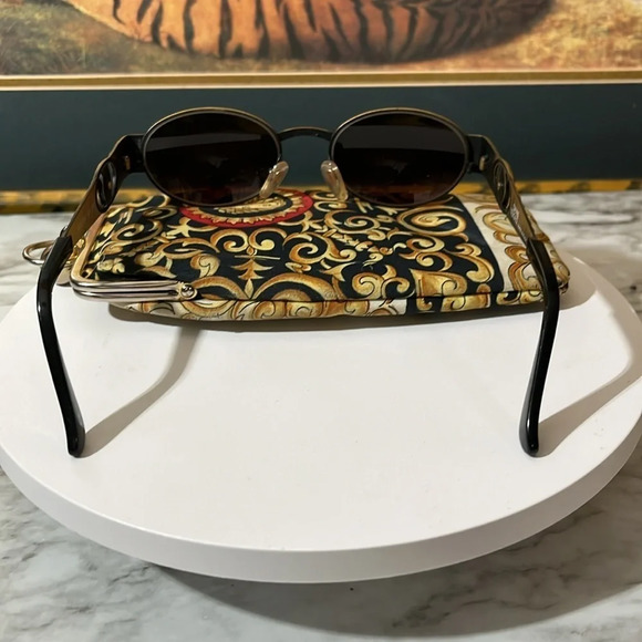 VERSACE VINTAGE UNISEX SUNGLASSES WITH CASE - Picture 12 of 17